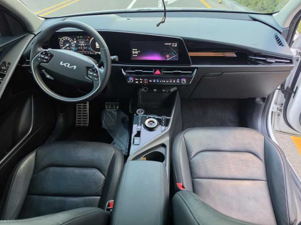 Kia Niro — photo 08