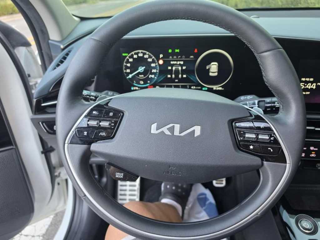 Kia Niro — photo 11