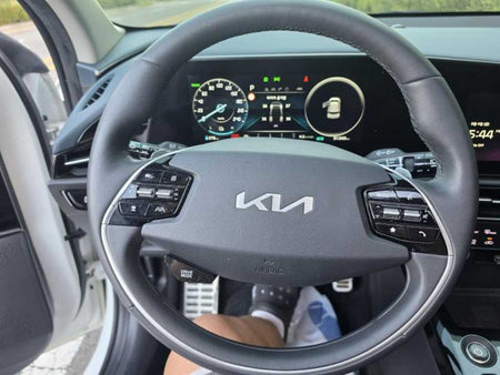 Kia Niro — photo 11