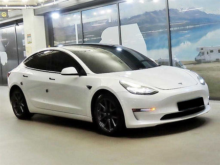 Tesla Model 3 — photo 01