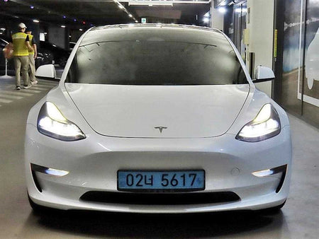 Tesla Model 3 — photo 02