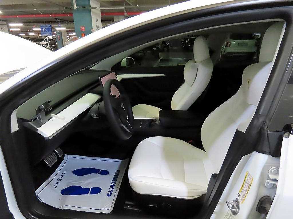 Tesla Model 3 — photo 06