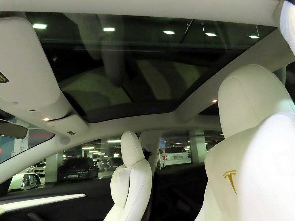 Tesla Model 3 — photo 17