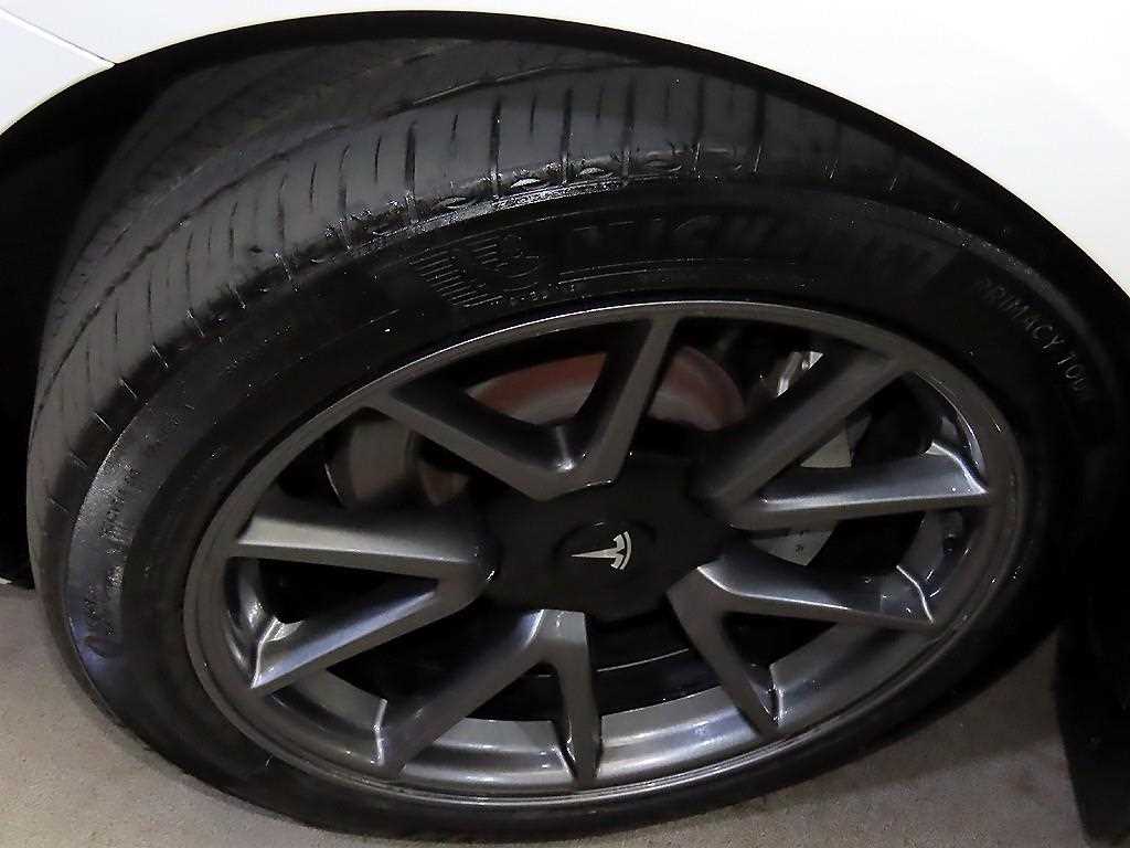 Tesla Model 3 — photo 20