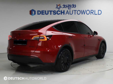 Tesla Model Y — photo 02