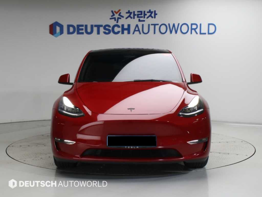 Tesla Model Y — photo 03