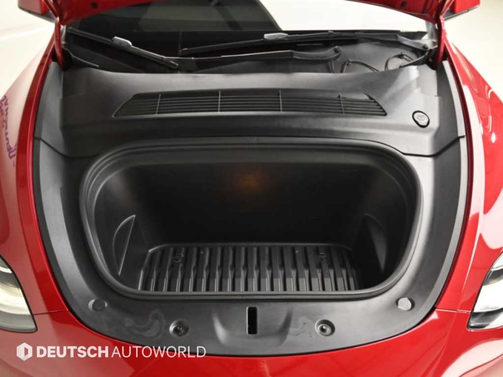 Tesla Model Y — photo 06