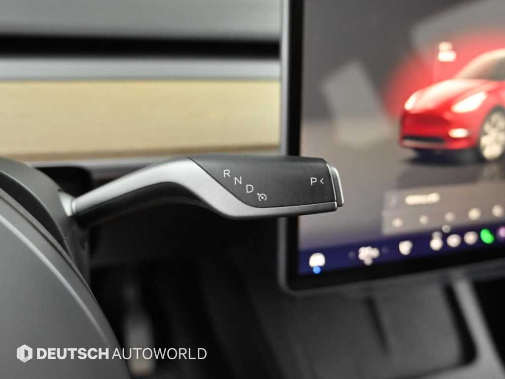 Tesla Model Y — photo 09