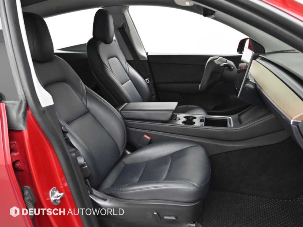 Tesla Model Y — photo 10