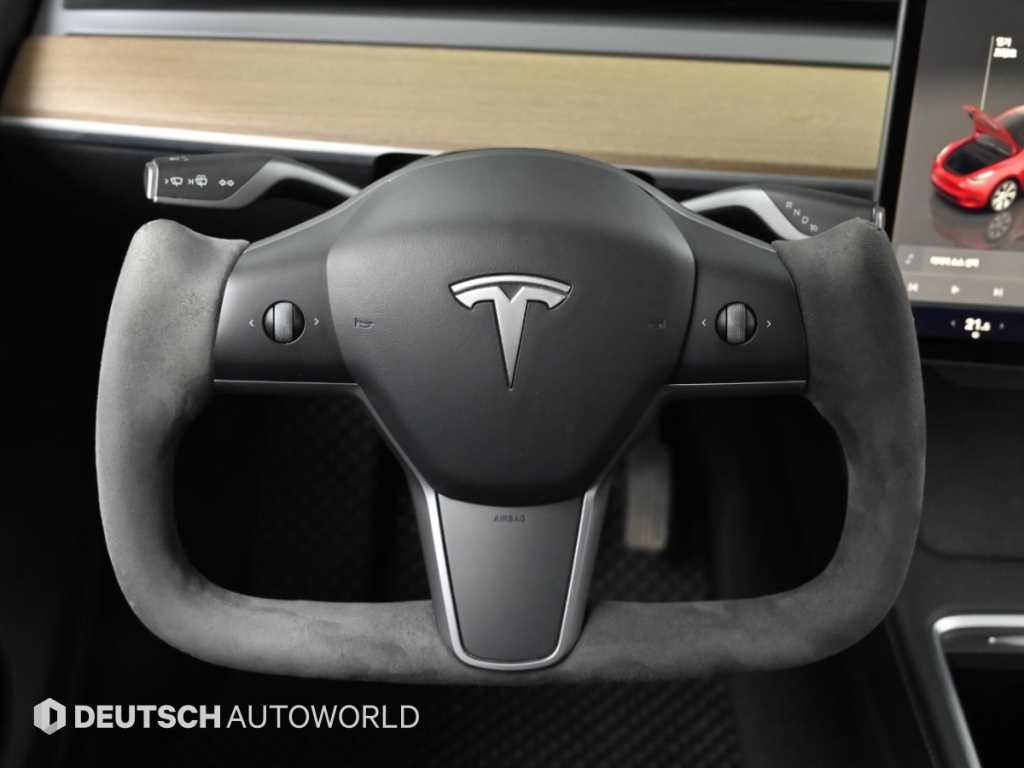 Tesla Model Y — photo 13