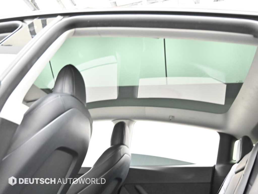 Tesla Model Y — photo 18