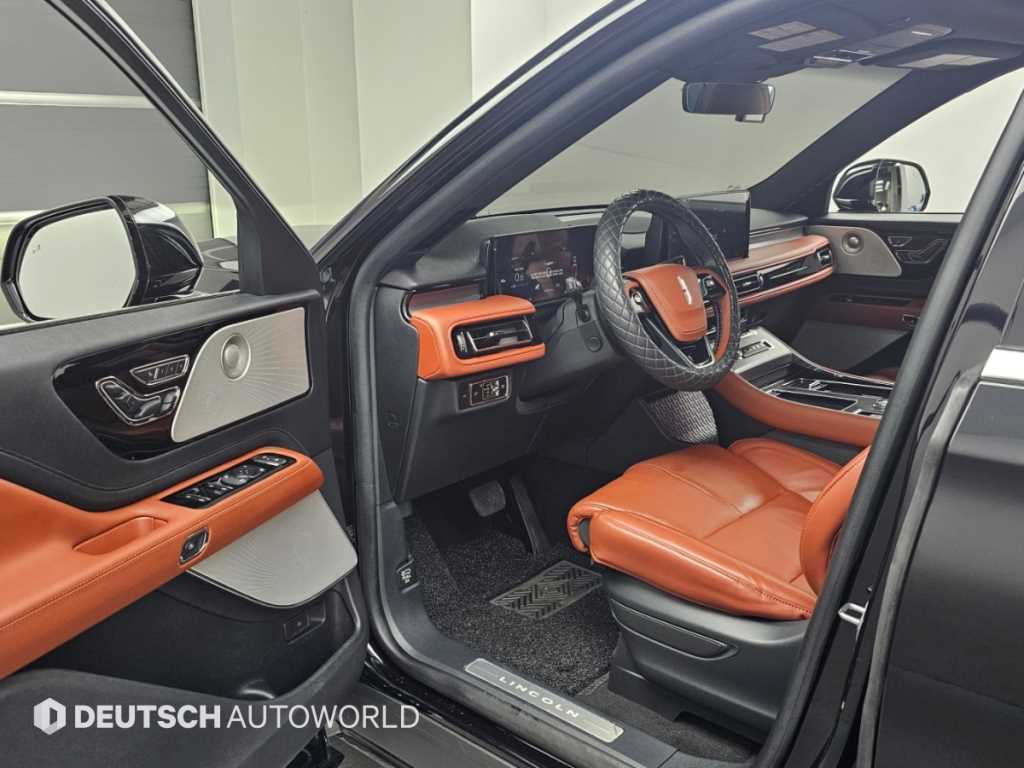Lincoln Aviator — photo 11