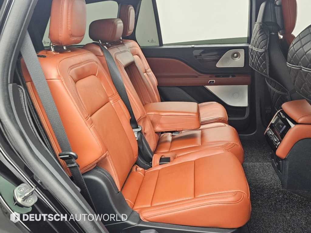 Lincoln Aviator — photo 12