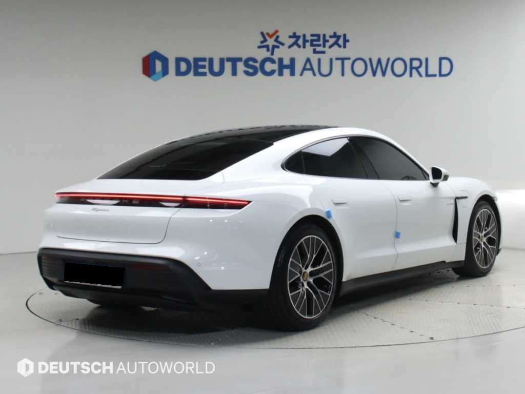 Porsche Taycan — photo 02