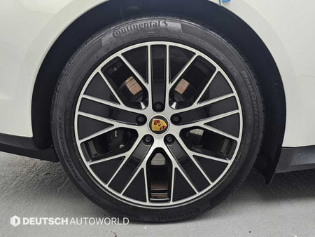 Porsche Taycan — photo 05