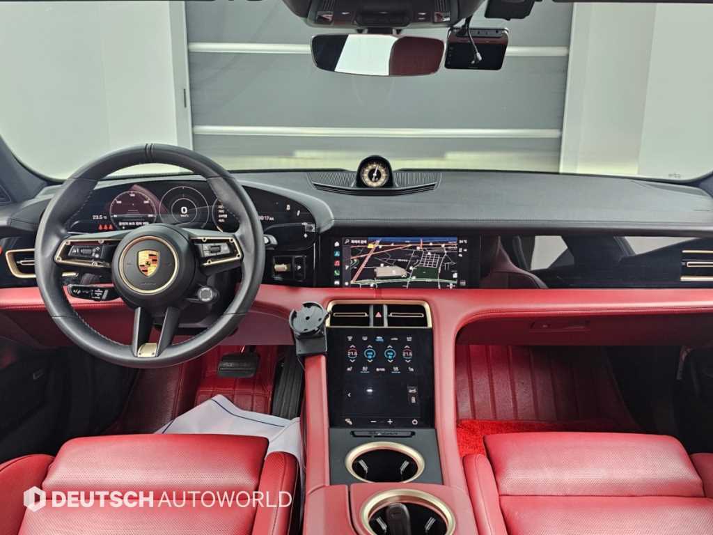 Porsche Taycan — photo 07
