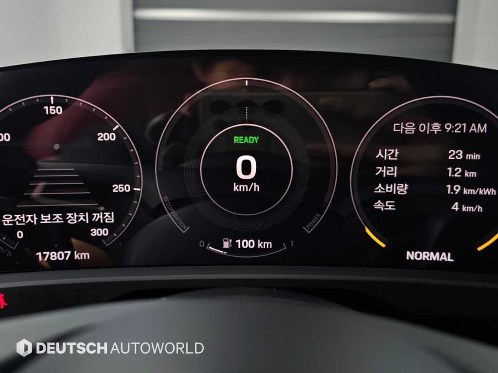 Porsche Taycan — photo 08