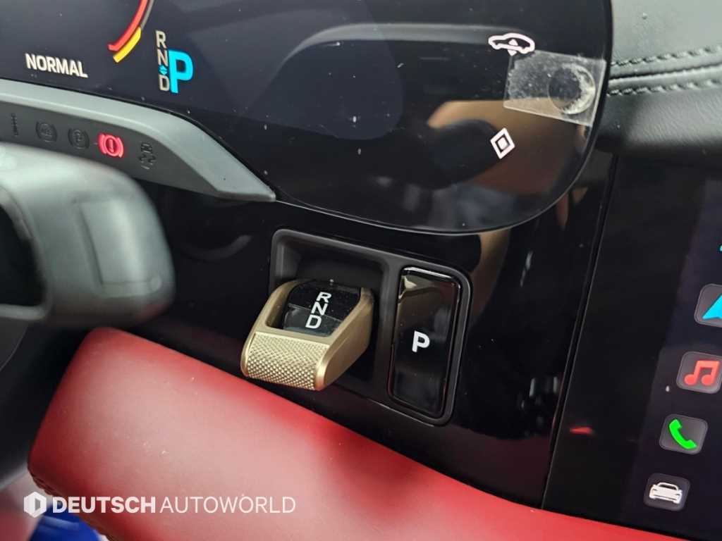 Porsche Taycan — photo 09