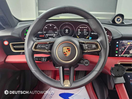 Porsche Taycan — photo 13