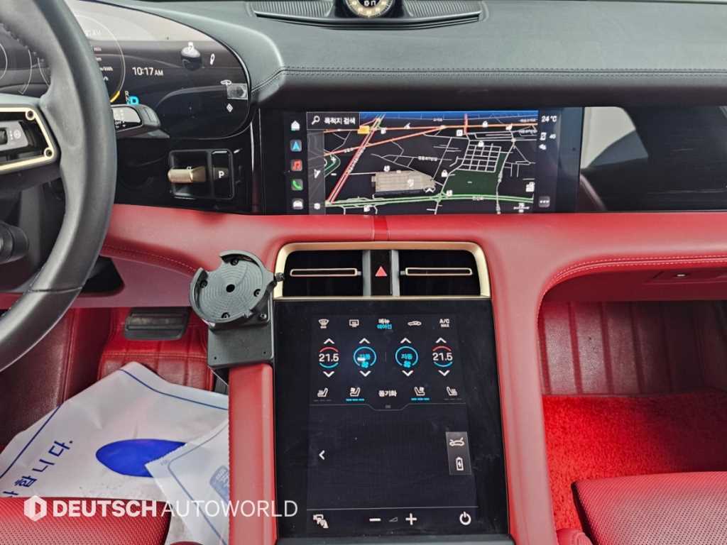 Porsche Taycan — photo 14