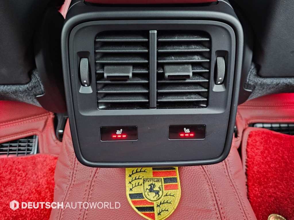 Porsche Taycan — photo 16
