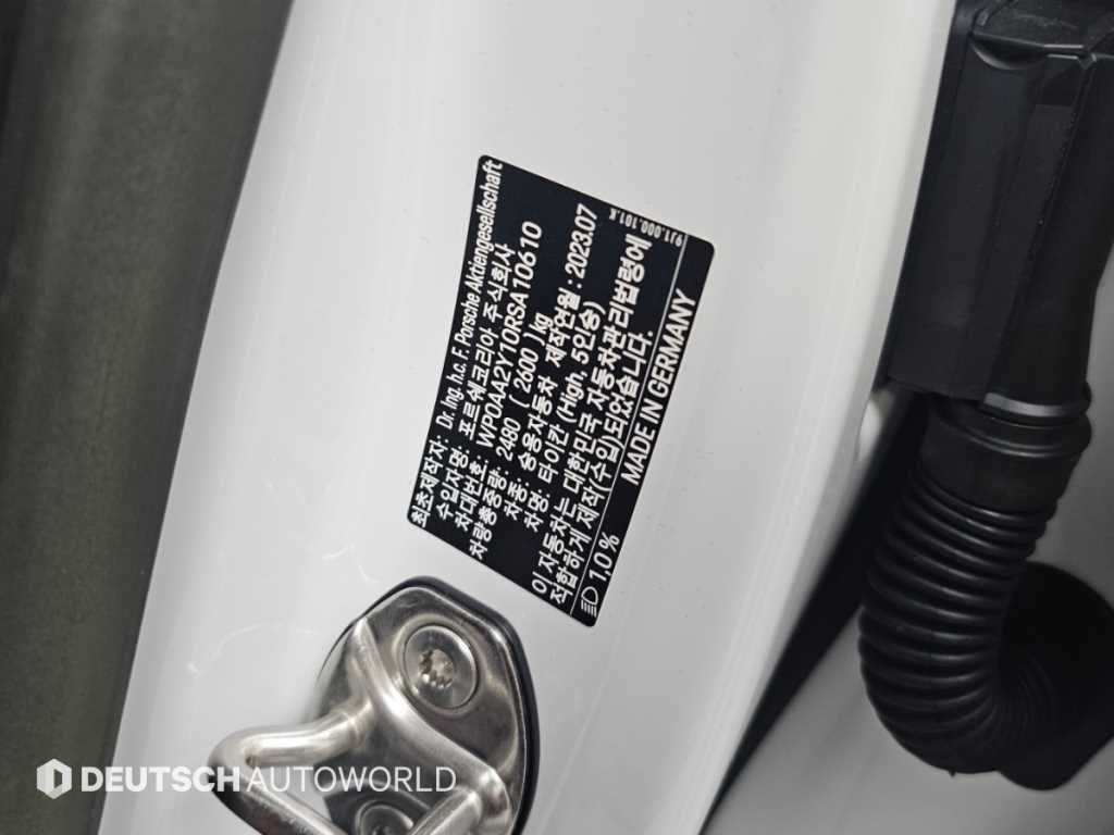 Porsche Taycan — photo 20