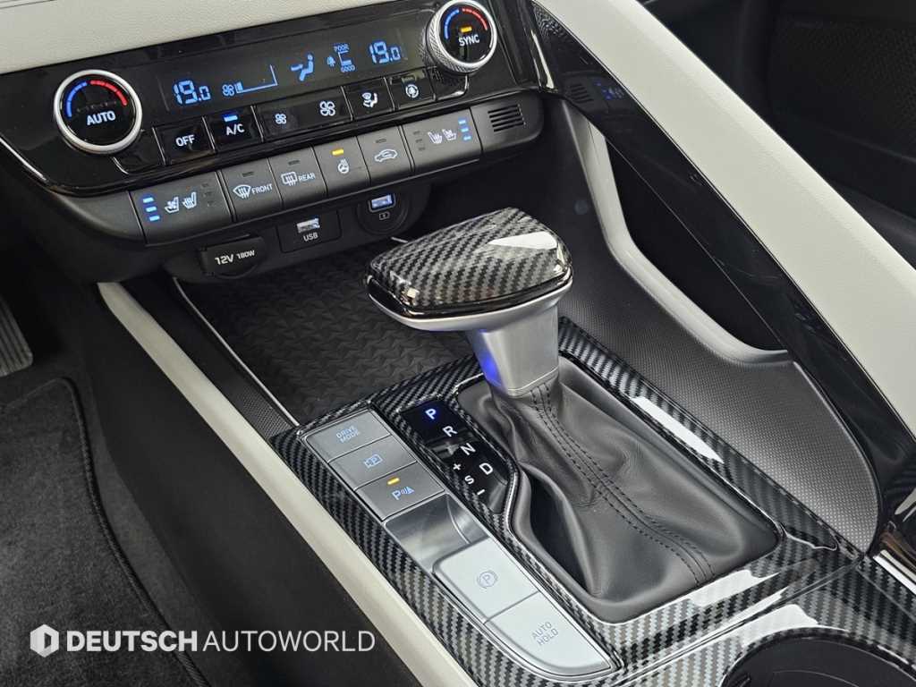 Hyundai Avante — photo 09