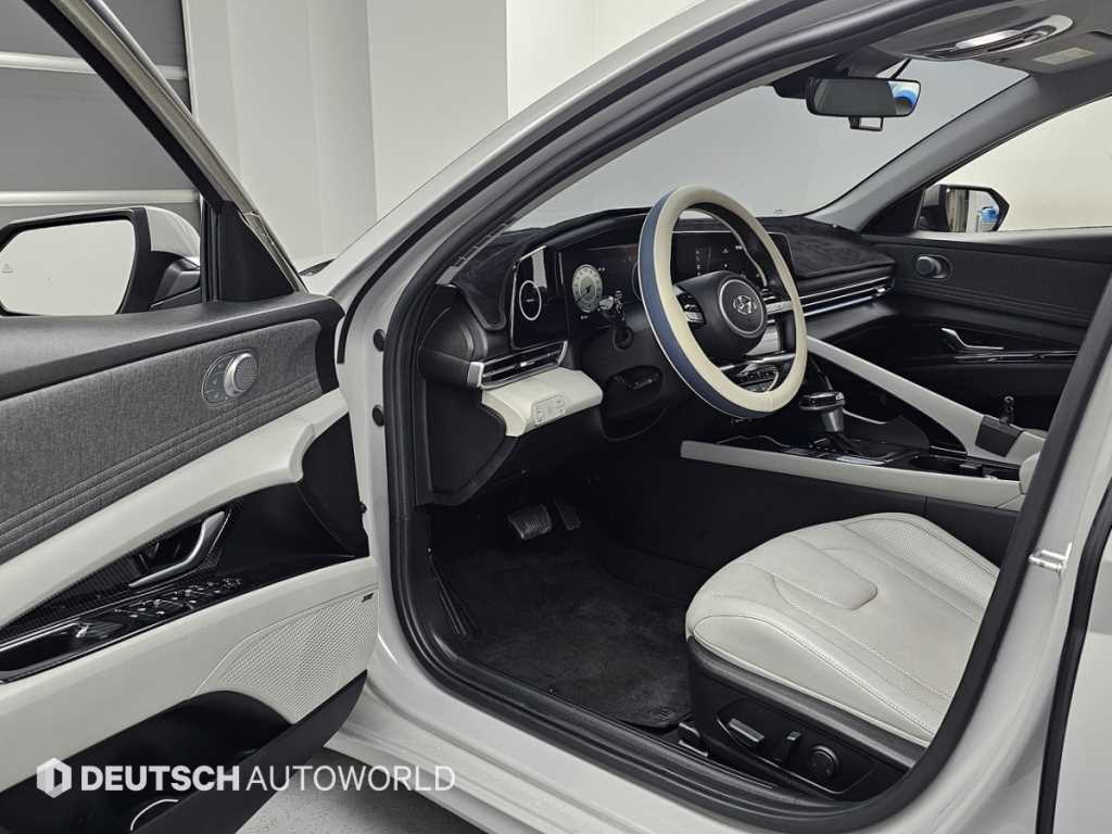 Hyundai Avante — photo 11