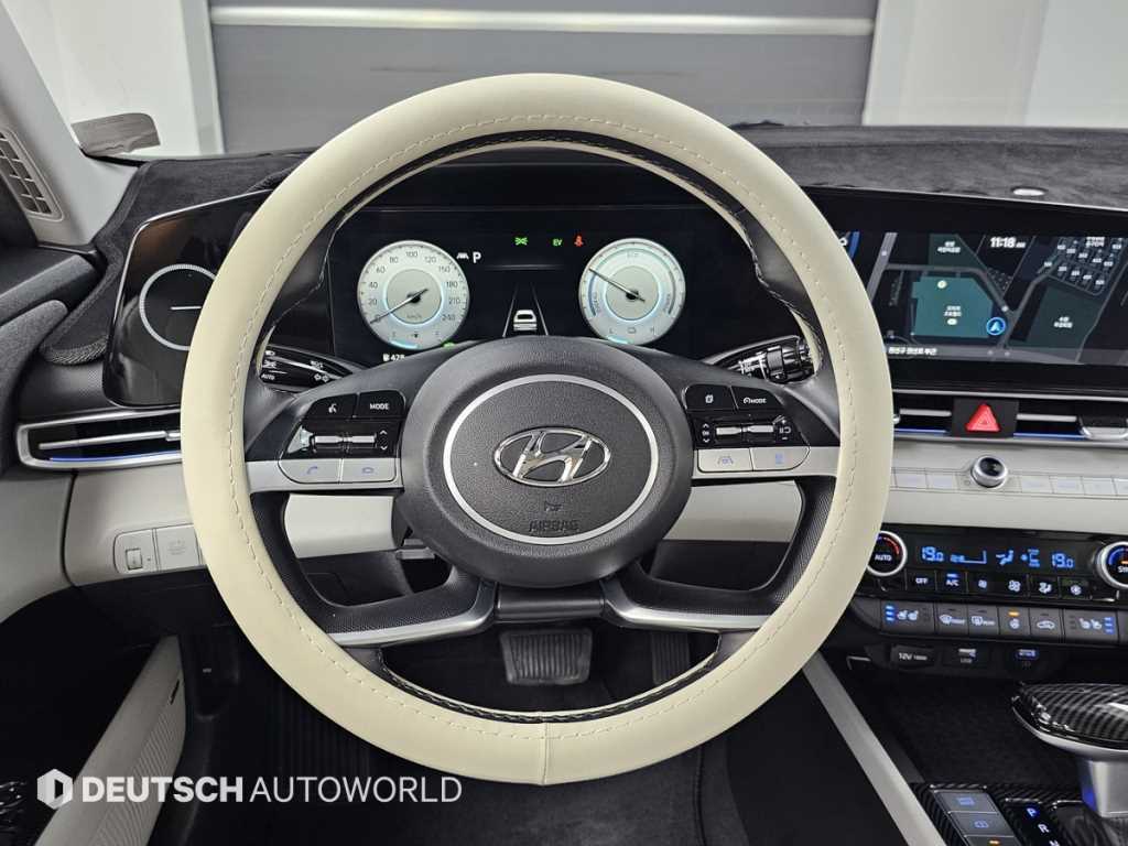 Hyundai Avante — photo 13