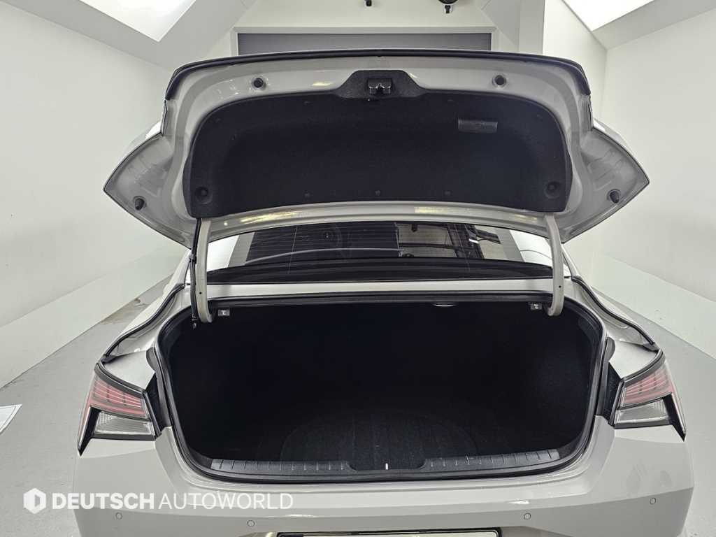 Hyundai Avante — photo 19