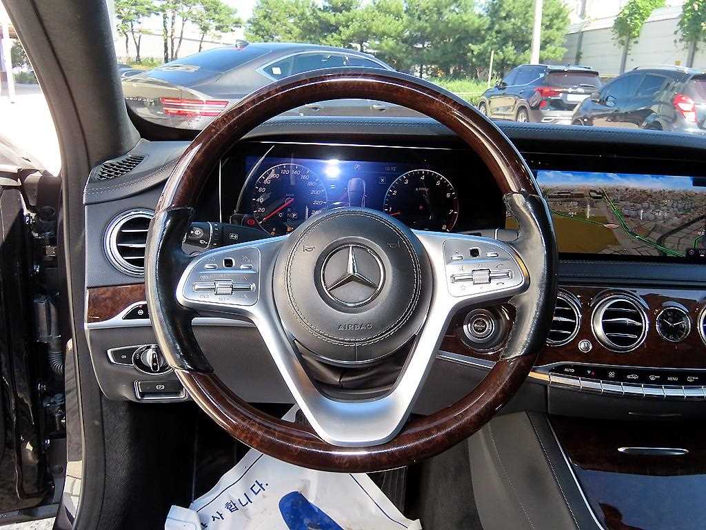Mercedes-Benz S-Class — photo 08