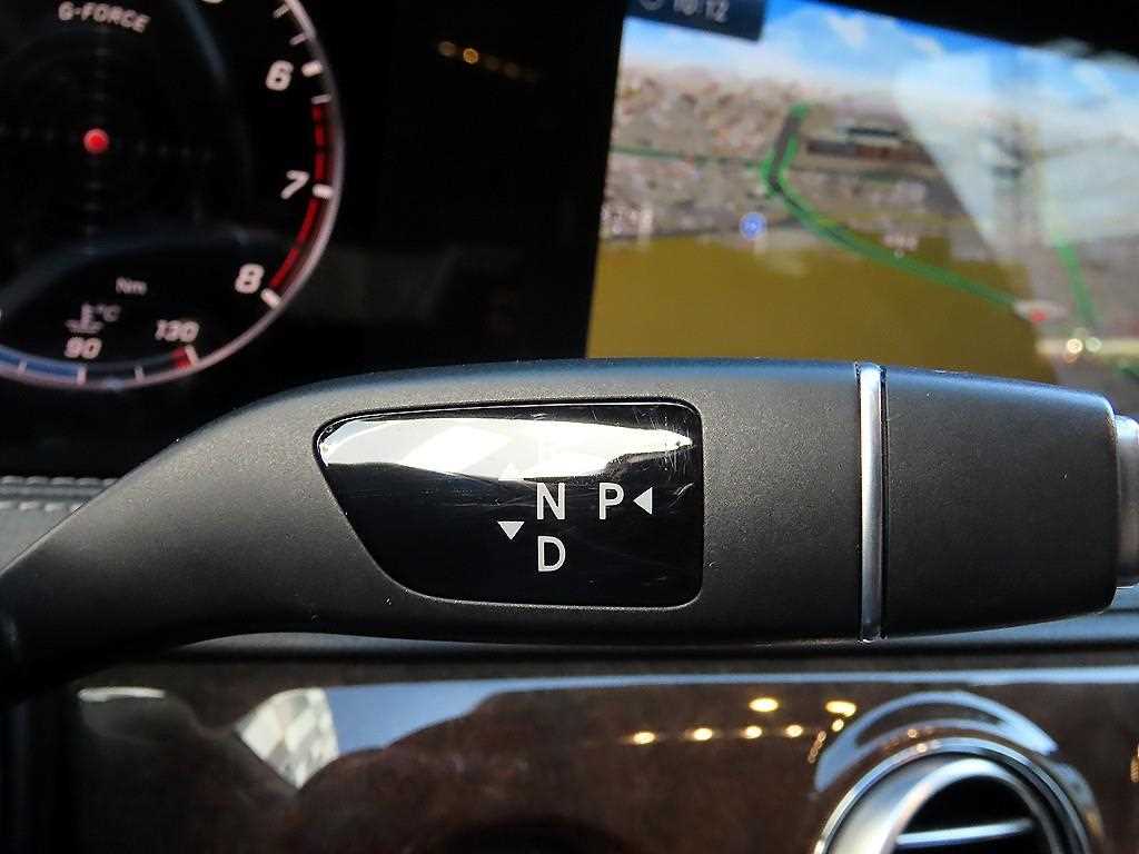 Mercedes-Benz S-Class — photo 11