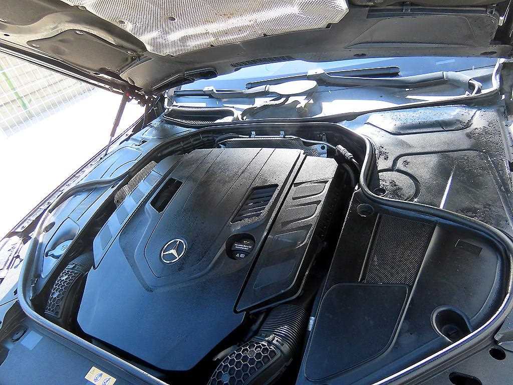 Mercedes-Benz S-Class — photo 19