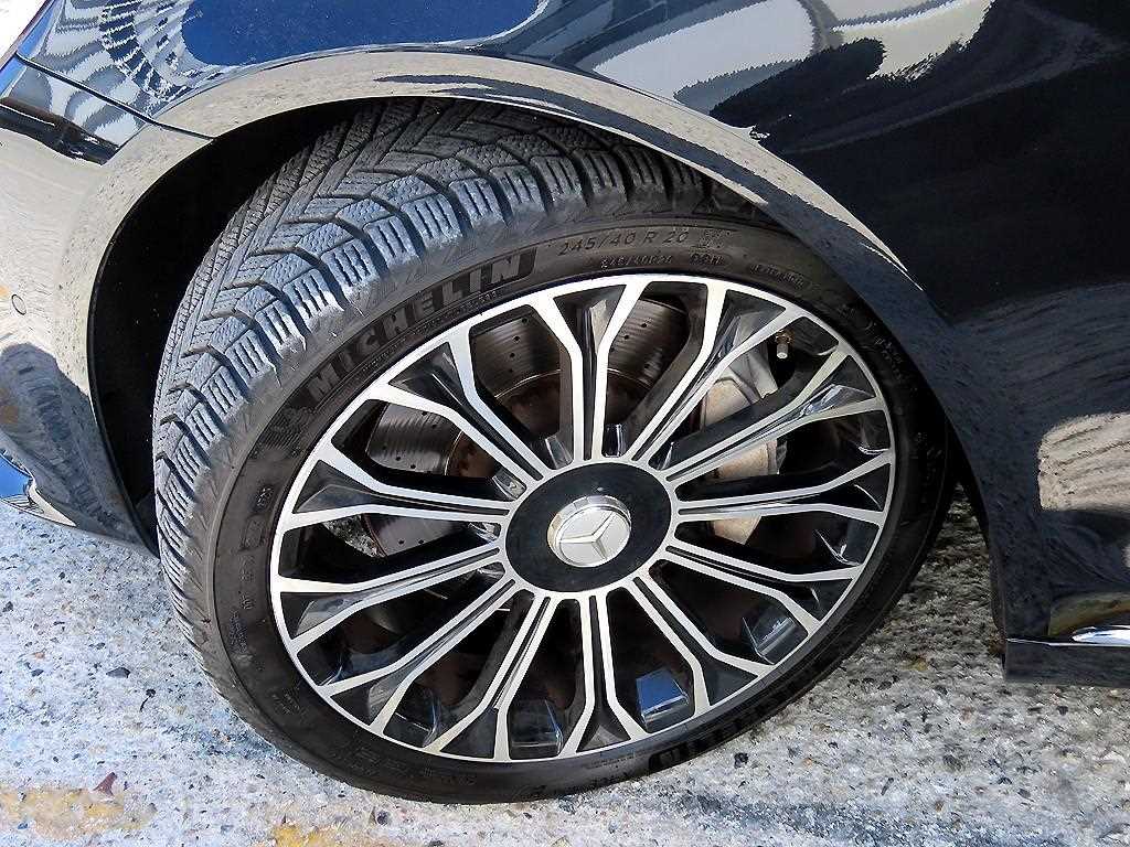 Mercedes-Benz S-Class — photo 20