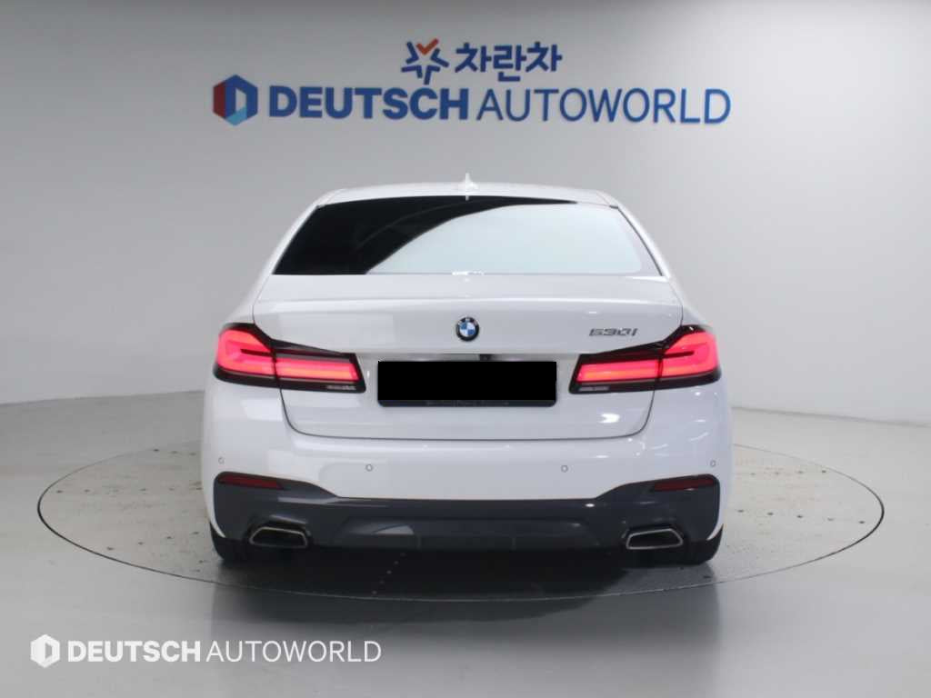 BMW 5-Series — photo 04