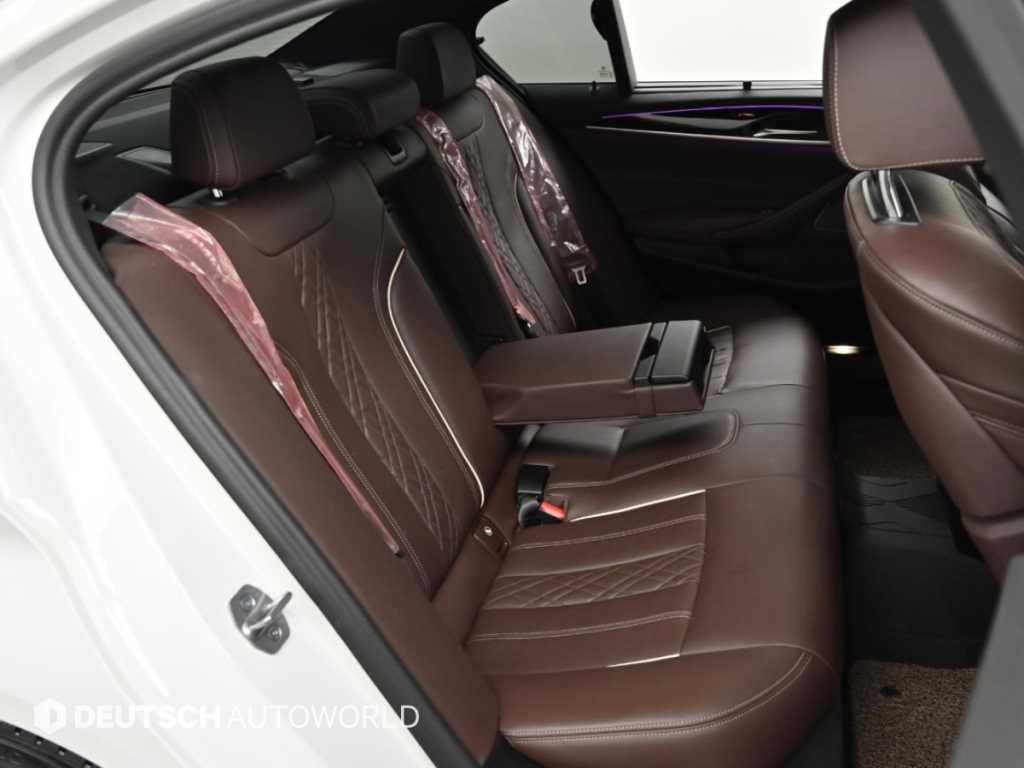 BMW 5-Series — photo 12