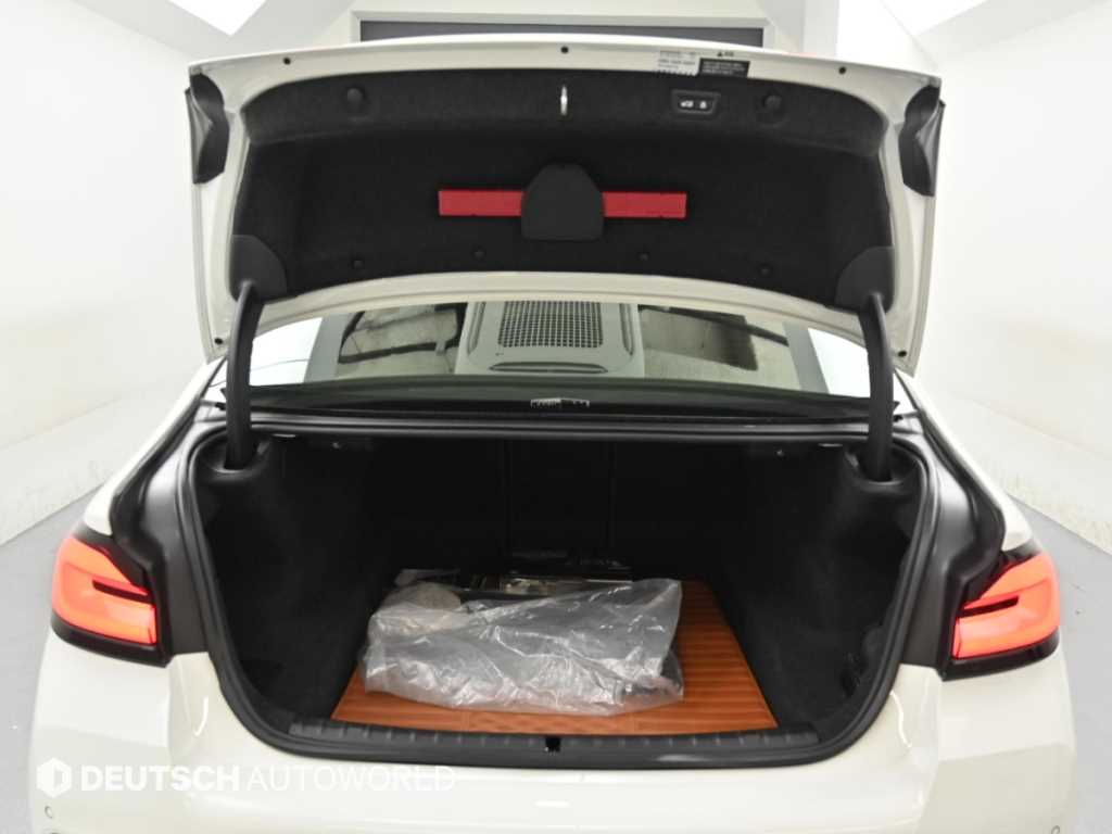 BMW 5-Series — photo 19