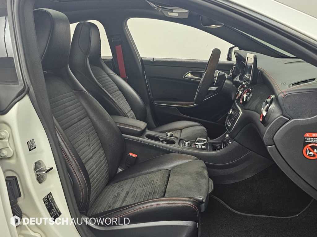 Mercedes-Benz CLA-Class — photo 10
