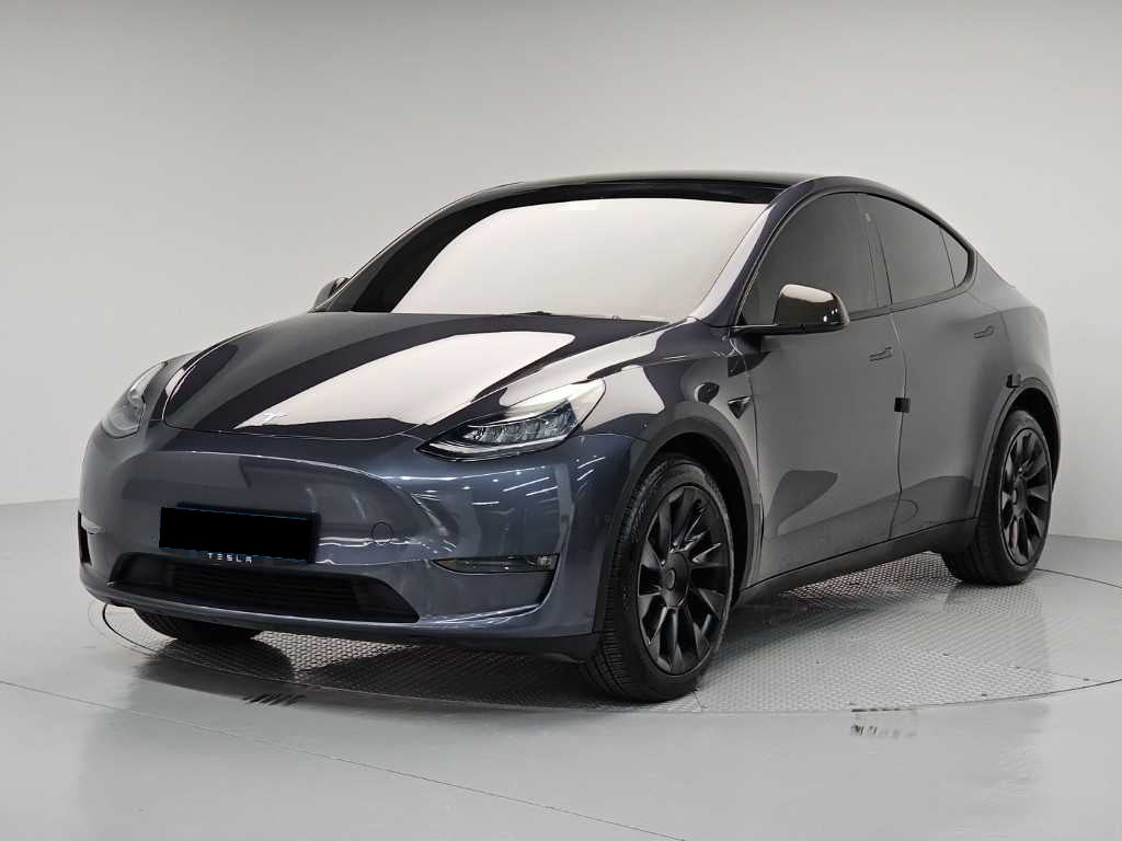 Tesla Model Y — photo 01