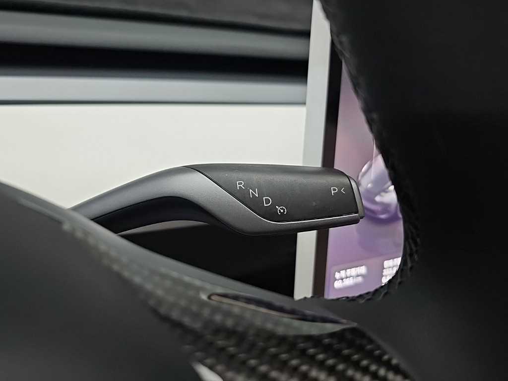 Tesla Model Y — photo 08