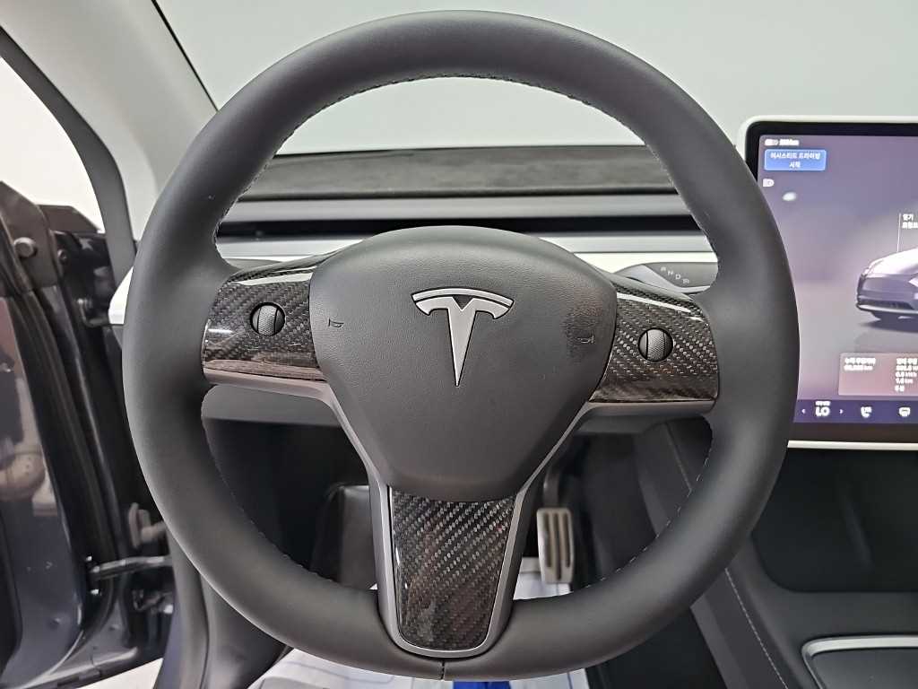 Tesla Model Y — photo 09