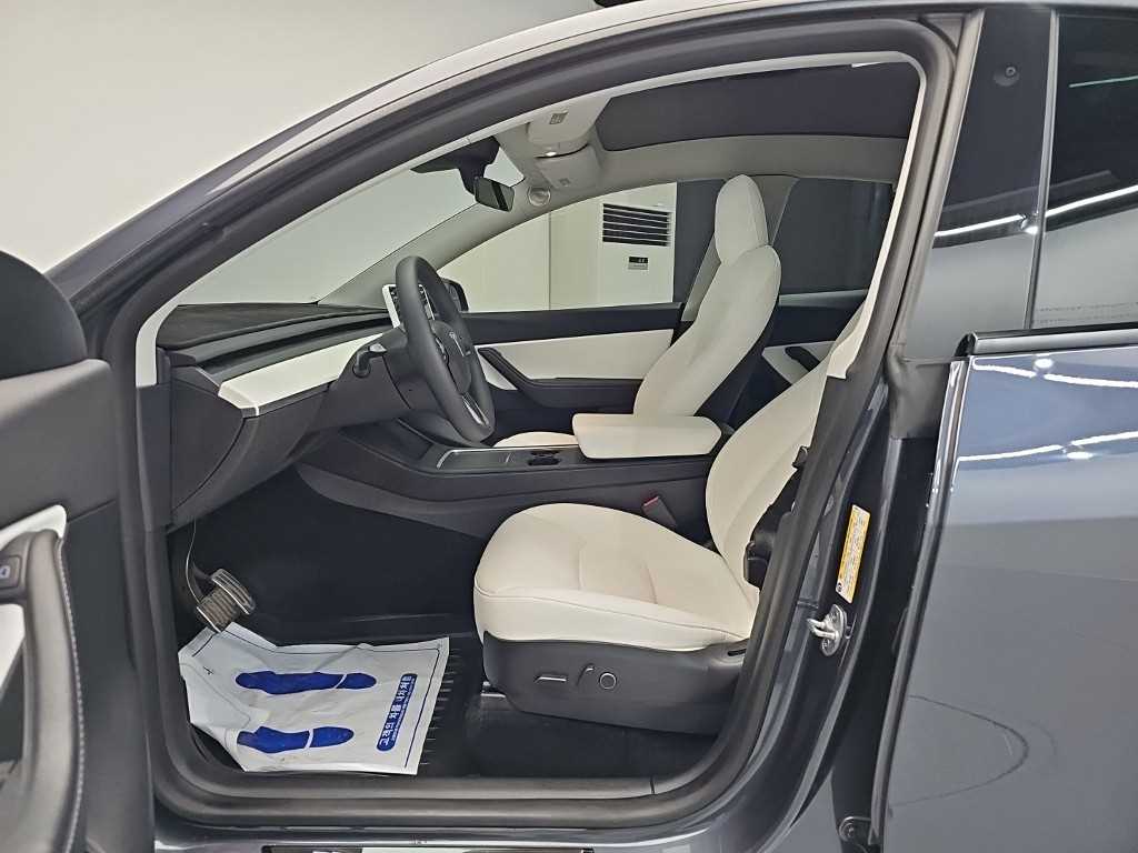 Tesla Model Y — photo 11