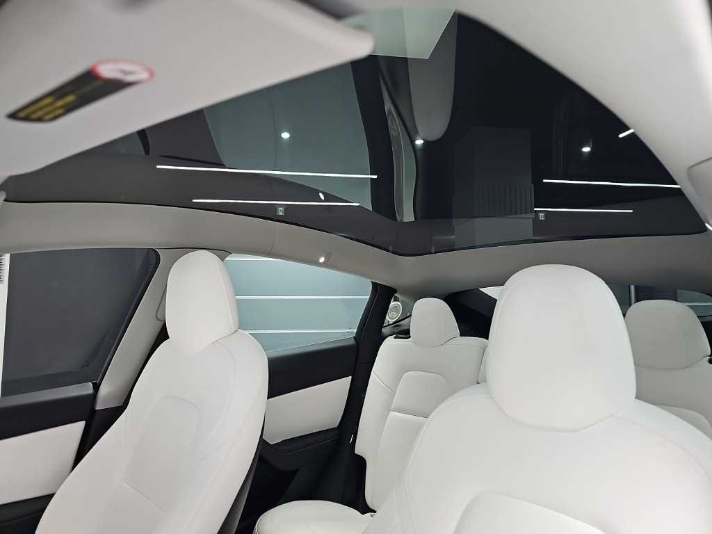 Tesla Model Y — photo 13