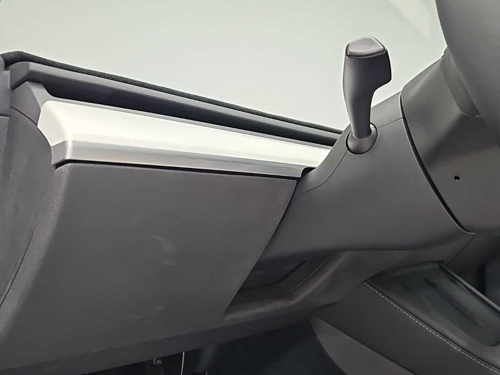 Tesla Model Y — photo 17
