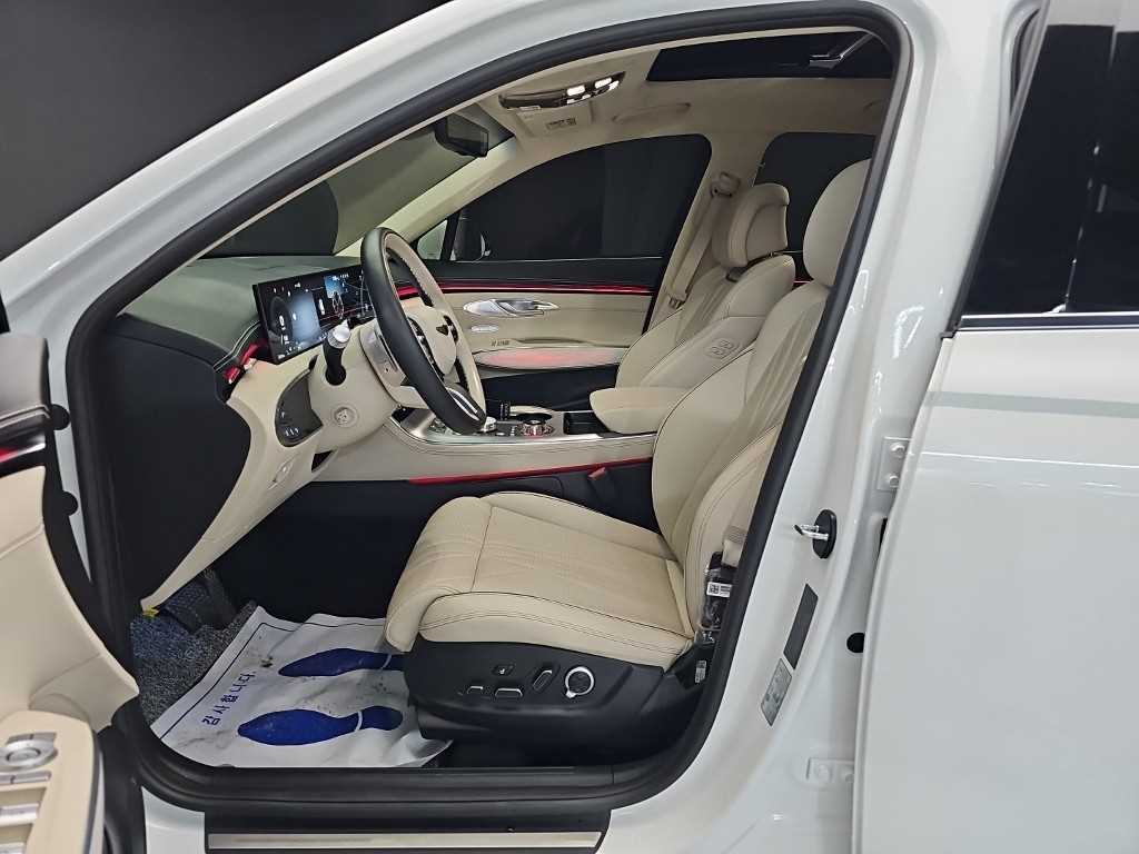 Genesis GV70 — photo 11