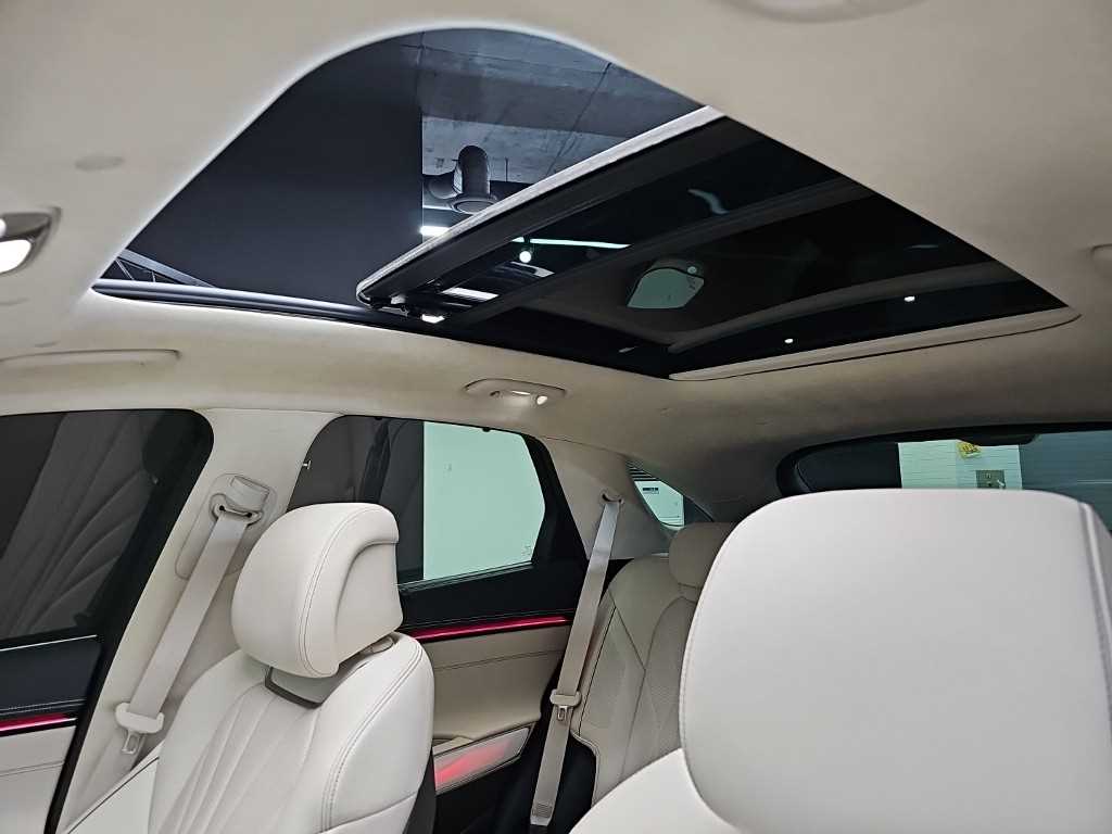 Genesis GV70 — photo 15