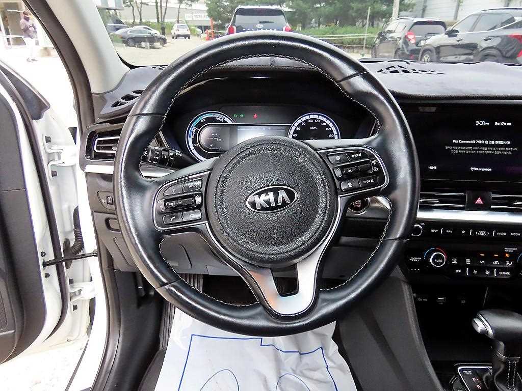 Kia Niro — photo 08