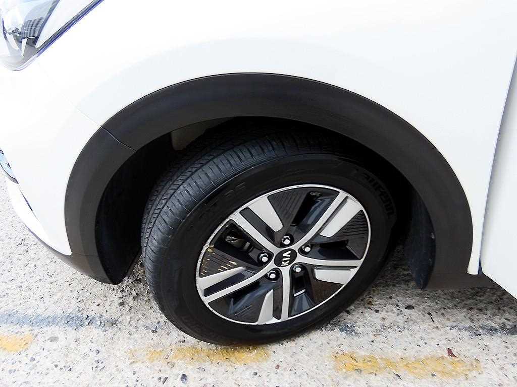 Kia Niro — photo 20