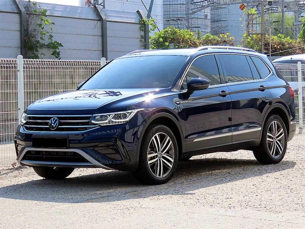 Volkswagen Tiguan — photo 01