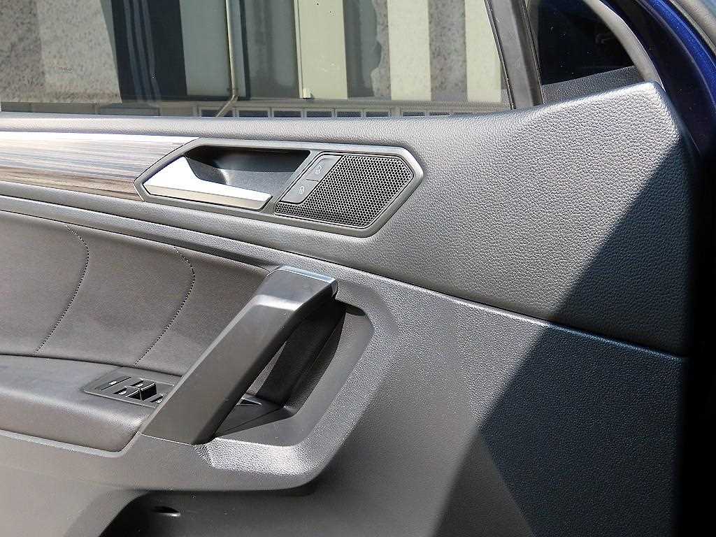 Volkswagen Tiguan — photo 12
